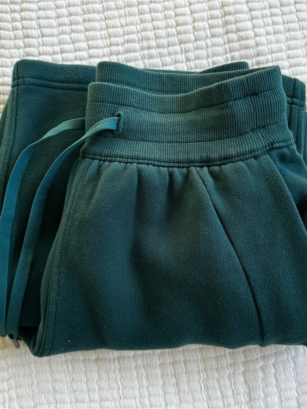 Lululemon Women’s Scuba Mid-Rise Wide-Leg Pant in Forest Green